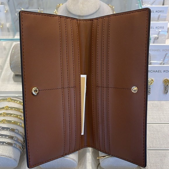 Michael Kors Reed Large Bifold Signature Snap Wallet Card Case 
Vanilla 
NWT - Picture 11 of 16